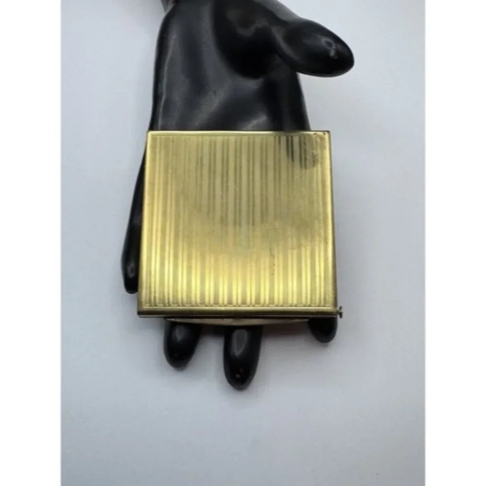 Vintage Brass Gold Tone Mirrored Powder Compact Wi this vintage